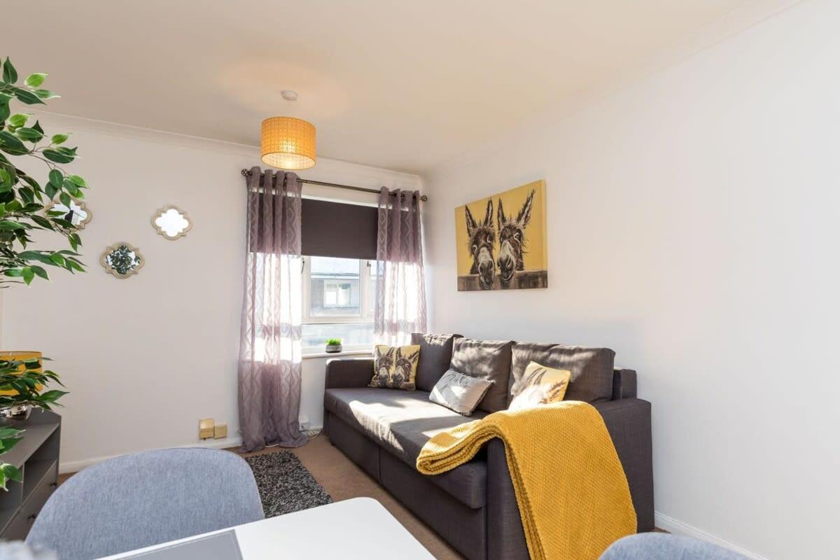 19A The Broadwalk - Cozy 1Br In The Heart Of Crawley Near Gatwick Airport Great For Contractors And Flight Crew Students Villa Eksteriør billede