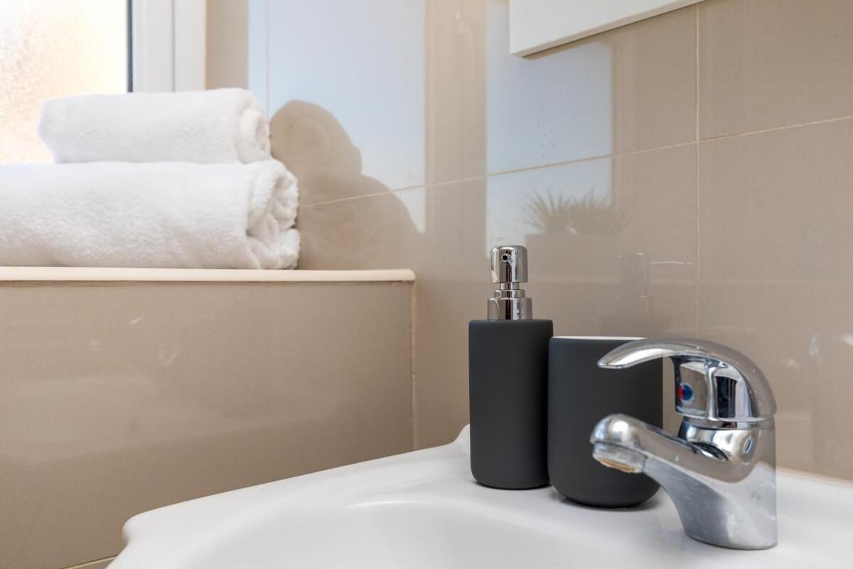 19A The Broadwalk - Cozy 1Br In The Heart Of Crawley Near Gatwick Airport Great For Contractors And Flight Crew Students Villa Eksteriør billede