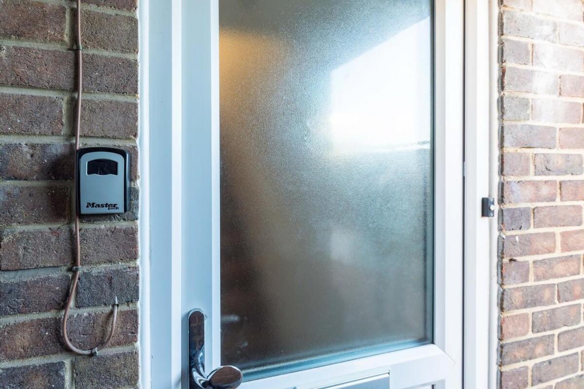 19A The Broadwalk - Cozy 1Br In The Heart Of Crawley Near Gatwick Airport Great For Contractors And Flight Crew Students Villa Eksteriør billede
