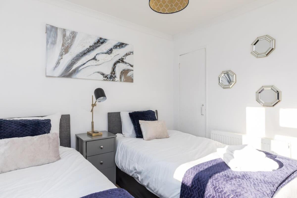 19A The Broadwalk - Cozy 1Br In The Heart Of Crawley Near Gatwick Airport Great For Contractors And Flight Crew Students Villa Eksteriør billede