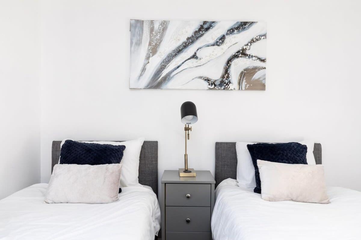 19A The Broadwalk - Cozy 1Br In The Heart Of Crawley Near Gatwick Airport Great For Contractors And Flight Crew Students Villa Eksteriør billede