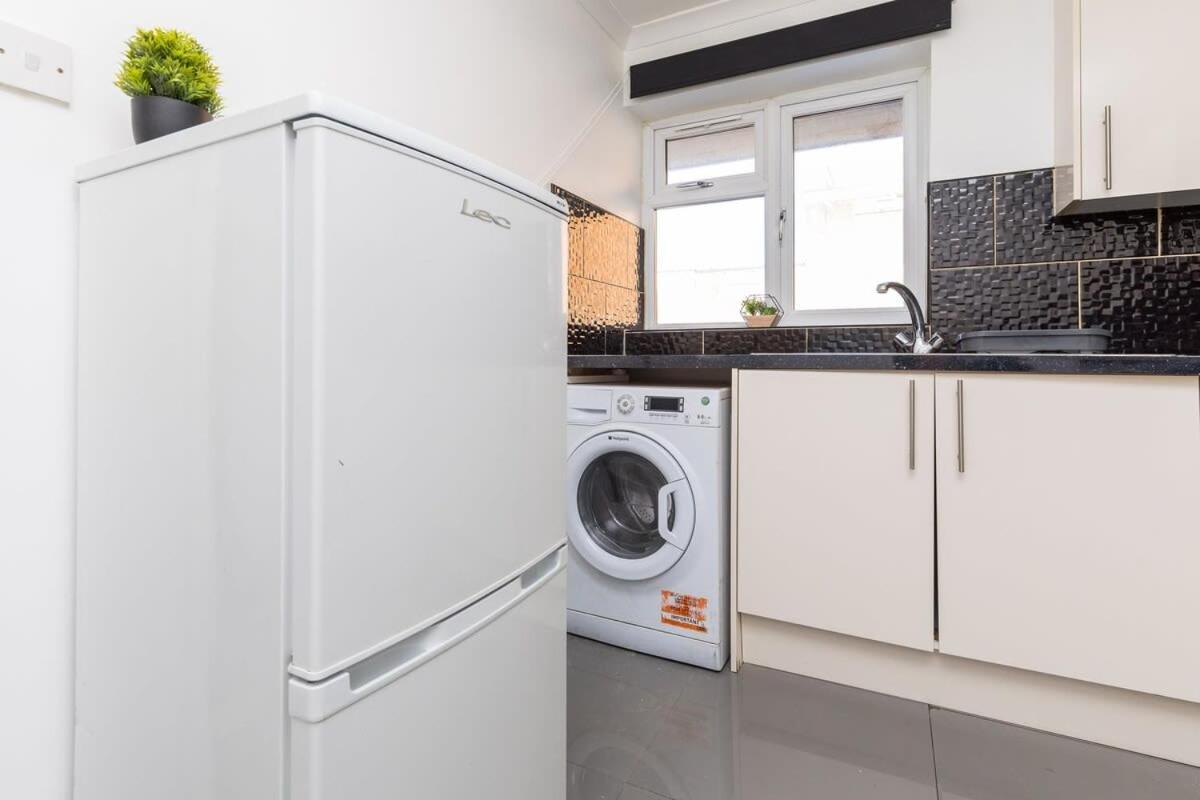 19A The Broadwalk - Cozy 1Br In The Heart Of Crawley Near Gatwick Airport Great For Contractors And Flight Crew Students Villa Eksteriør billede