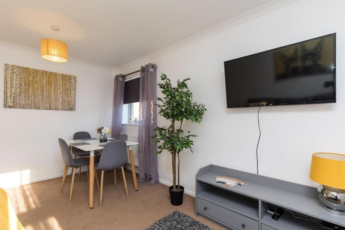 19A The Broadwalk - Cozy 1Br In The Heart Of Crawley Near Gatwick Airport Great For Contractors And Flight Crew Students Villa Eksteriør billede